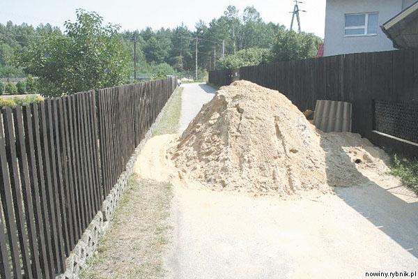 Od 1996 roku mieszkańcy ul. Gajowej w Szczejkowicach zostali uwikłani w spór o drogę, jaki z urzędem toczy jeden z sąsiadów
