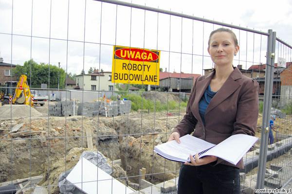Kierownik budowy Katarzyna Pałuchowska twierdzi, że roboty prowadzono pod nadzorem archeologa / Ireneusz Stajer