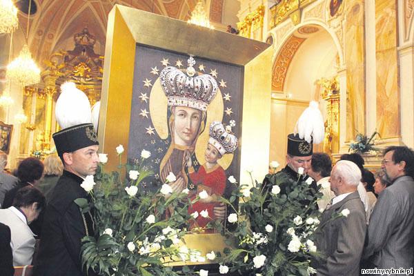 Kopię obrazu Matki Boskiej Uśmiechniętej do ołtarza przynieśli górnicy / Zdjęcia: Dominik Gajda