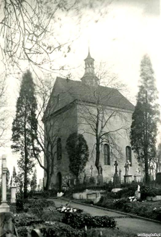 Stary cmentarz i ówczesna kaplica cmentarna około połowy XX wieku / zbiory muzeum