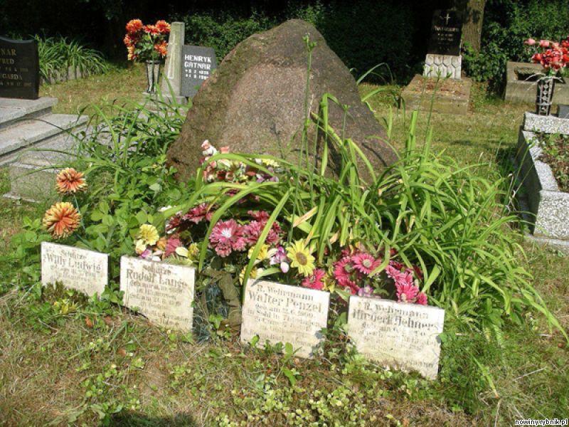 Ciekawostka - na ewangelickim cmentarzu na Maruszach zachowały się groby członkw niemieckiego Freikorpsu, ktrzy przyjechali z głębi Niemiec bronić tutaj granic swojego kraju. Mieli po 19 i 20 lat, zginęli w Gołkowicach i w Godowie / Iza Salamon