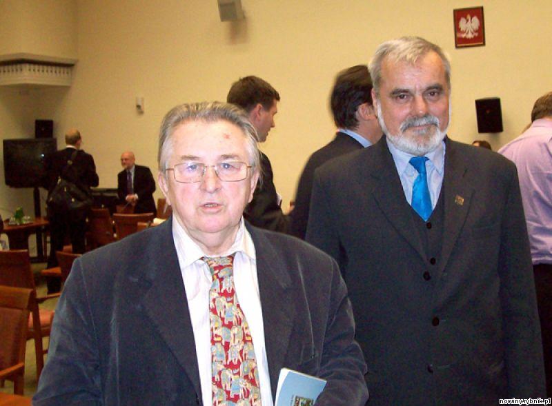 Jan Hahn z Tarnowskich Gr (z prawej) z senatorem, reżyserem  Kazimierzem Kutzem / Archiwum
