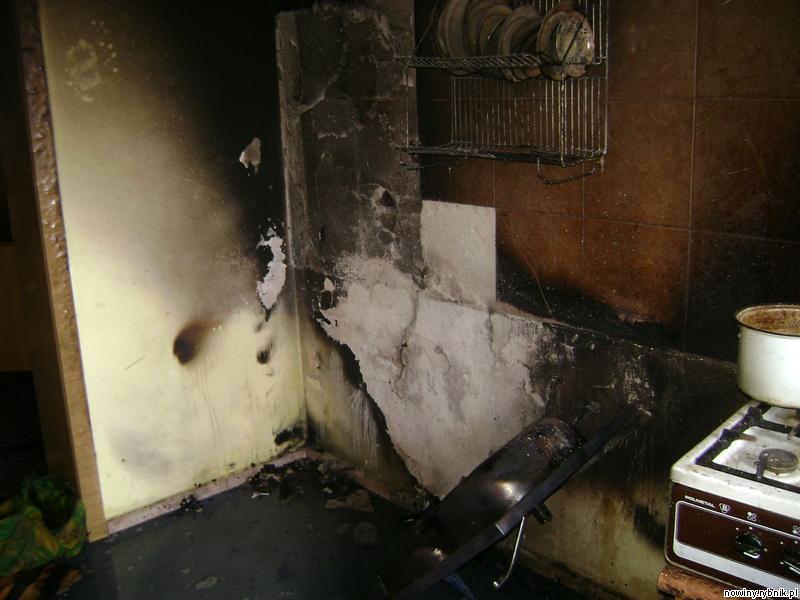 Spalone wyposażenie kuchni w domu przy ulicy Głównej / PSP Rybnik