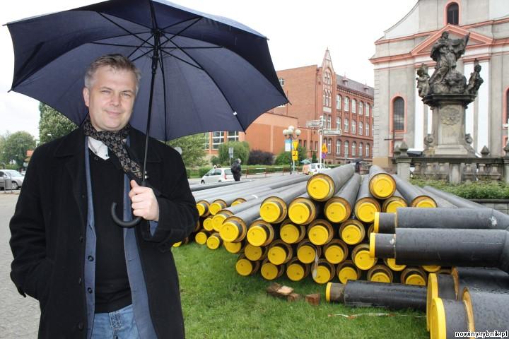 Bogdan Kloch, dyrektor rybnickiego muzeum, przy miejscu, gdzie dokonano odkrycia / Adrian Karpeta