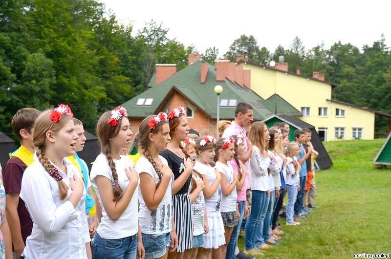 Dzieci na uroczystym apelu w Wapienicy / Tomasz Smolnik