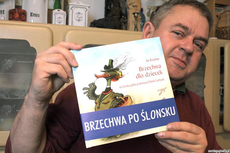 Marek Szołtysek ze swoją książką / Adrian Karpeta