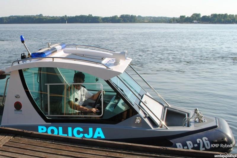 Policyjny patrol ratował tonącą żagłowkę / Policja Rybnik