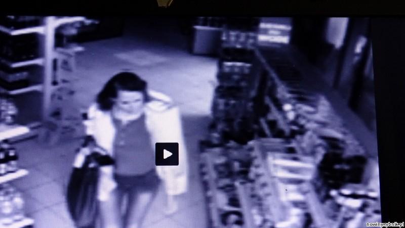 Podejrzana o kradzież kobieta - zdjęcie z monitoringu / Policja Żory