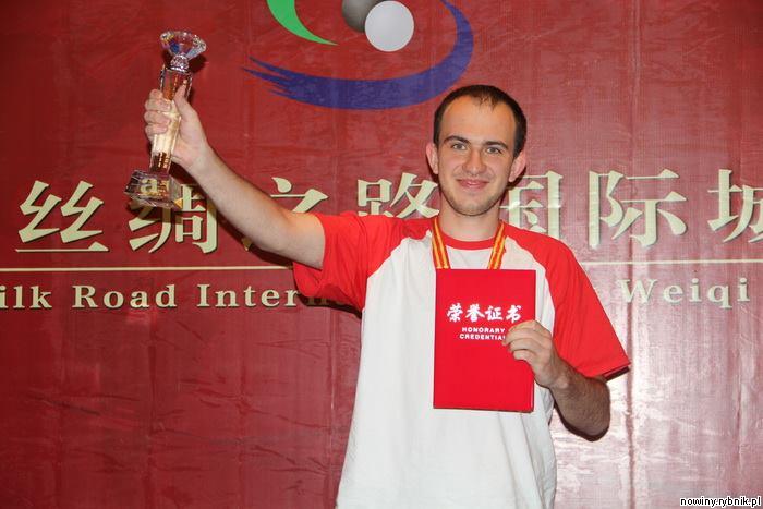 Mateusz Surma z Dzimierza (gmina Lyski) cieszy się z sukcesu w Chinach / e-go.pl