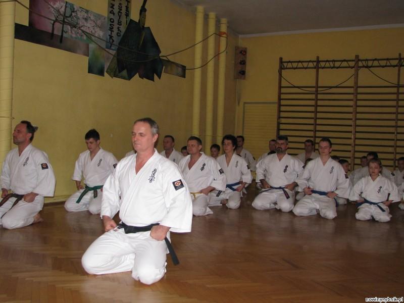 Karatecy przed treningiem / archiwum