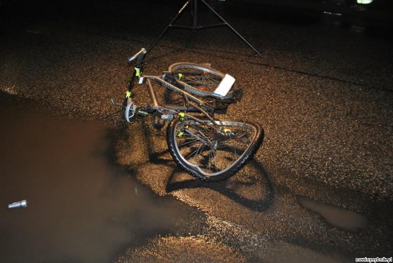 Niestety nawet liczne odblaski nie uchroniły rowerzysty przed pijanym kierowcą / Policja Racibórz