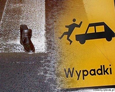 Tragedia w Wodzisławiu: Kierowca przejechał po pieszym, który leżał na drodze