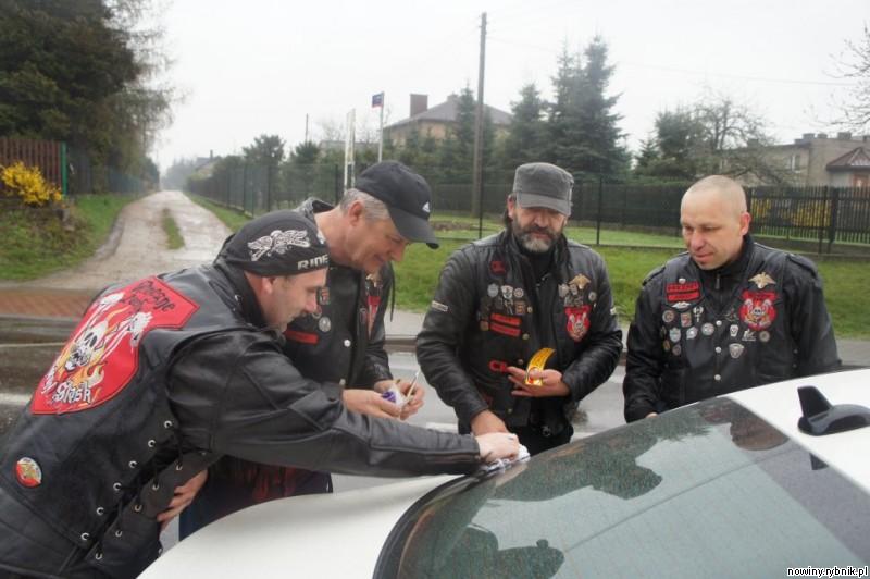 Motocykliści z grupy Mroczne Duchy / Policja Wodzisław