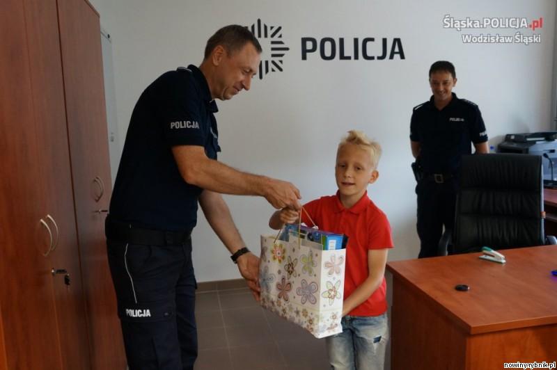 Komendant policji dziękował chłopcu za bohaterską postawę / Policja Wodzisław