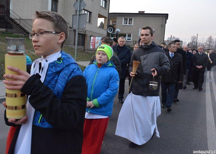 Dzisiaj ulicami miast przejdą procesje z krzyżem / wodzislaw-slaski.pl