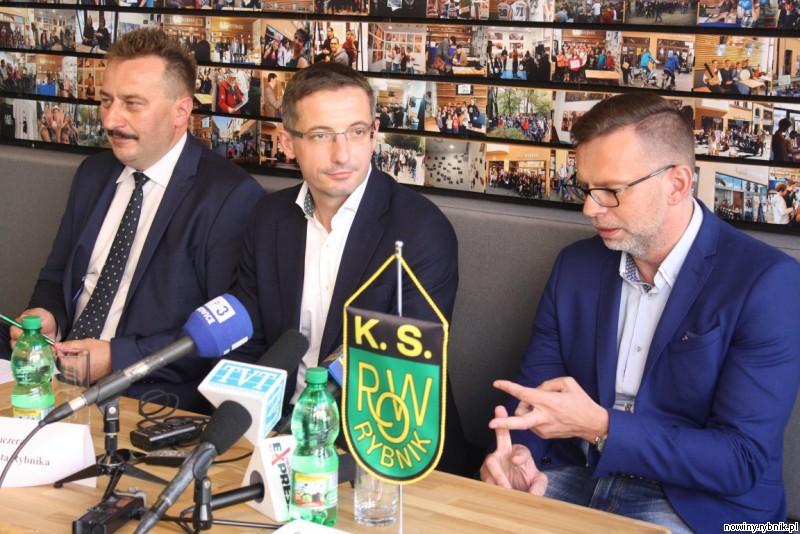 Krzysztof Mrozek, Piotr Kuczera i Piotr Szymański zapraszają na imprezę / Adrian Karpeta