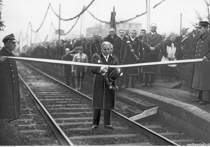 21 listopada 1936 minister komunikacji Juliusz Ulrych otworzył nową linię kolejową Rybnik - Żory / HTTPS://AUDIOVISNAC.GOV.PL