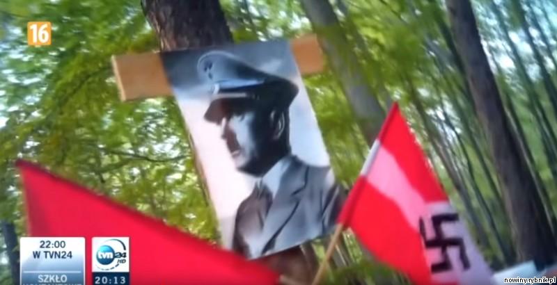 W lesie pod Wodzisławiem ustawiono portret Hitlera, wychwalano przywódcę III Rzeszy i zapowiadano odwet! / TVN