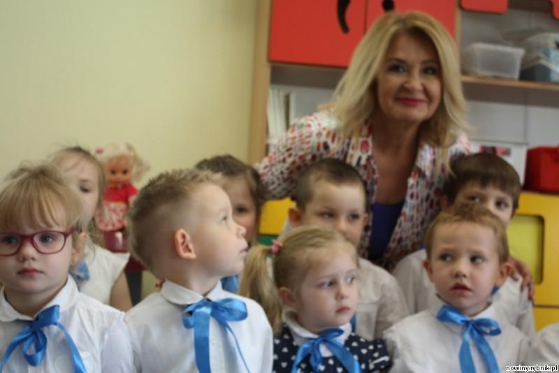 Majka Jeżowska razem z dziećmi / Adrian Karpeta