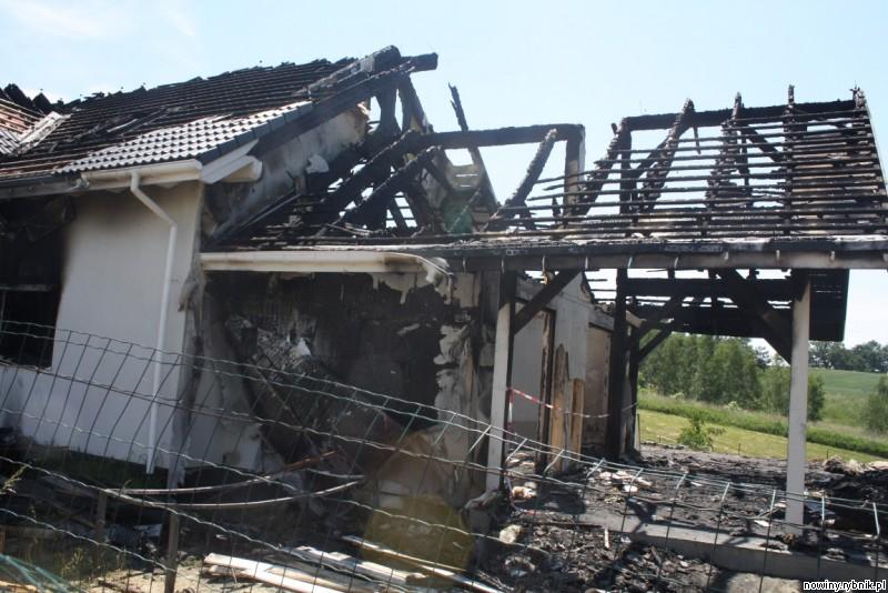 Spalony dom nadaje się tylko do rozbiórki / Adrian Karpeta