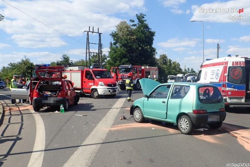 Na skrzyżowaniu ulic Małachowskiego z Błękitną w Rybniku doszło do groźnego wypadku / Policja Rybnik