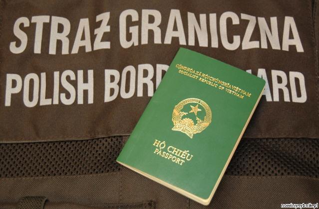 Strażnicy graniczni pilnują m.in. legalności pobytu w naszym kraju / ŚlOSG