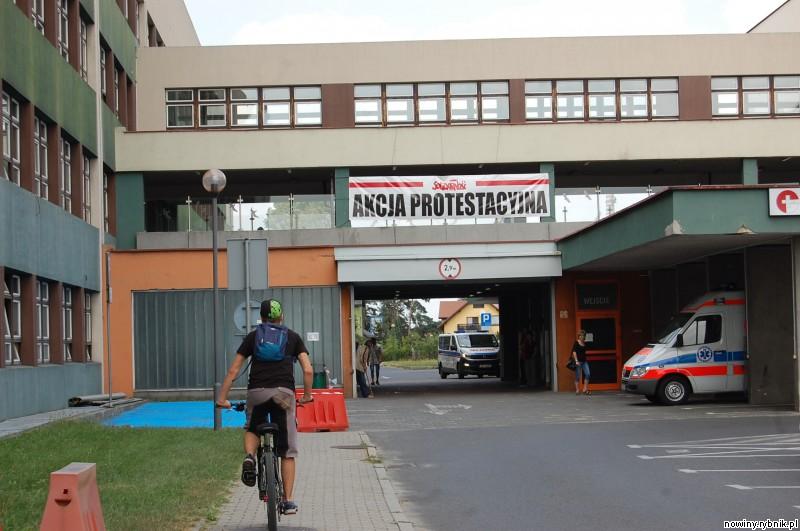 Związkowcy kontynuują akcję protestacyjną w szpitalu wojewódzkim w Rybniku / Ireneusz Stajer