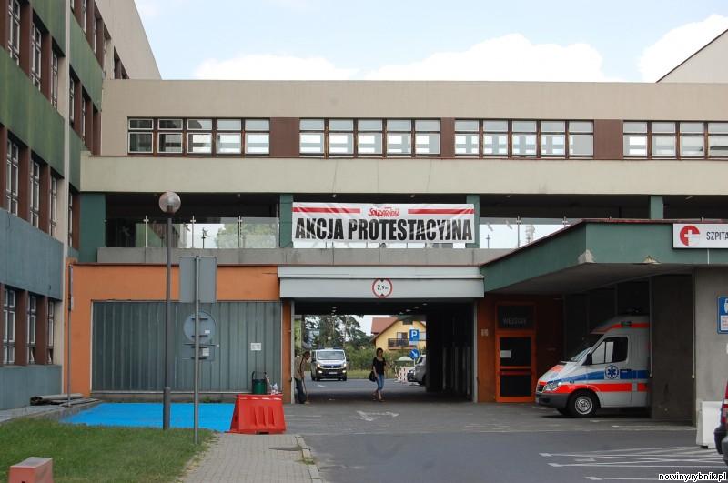 Od paru miesięcy w szpitalu wojewódzkim w Rybniku trwa akcja protestacyjna / Ireneusz Stajer