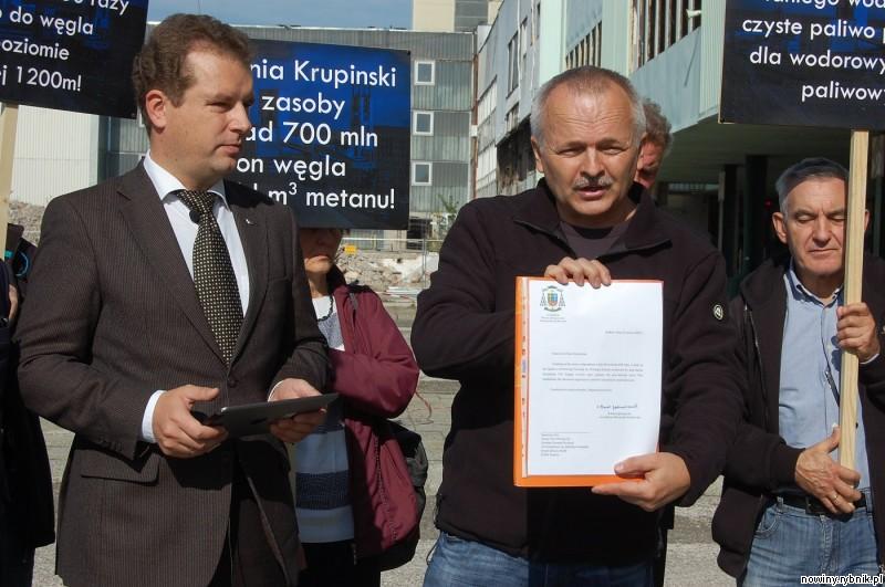 Uczestnicy pikiety przed kopalnia Krupiński przedstawili swe argumenty / Ireneusz Stajer