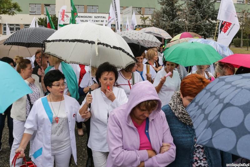 Protestujący pracownicy rybnickiego szpitala / Dominik Gajda