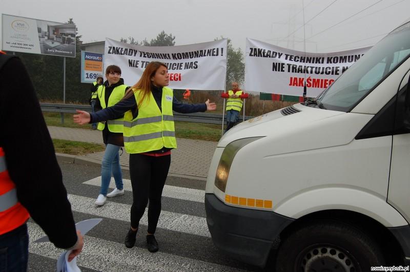 Podwykonawcy blokują Rondo Rowieńskie w Żorach / Ireneusz Stajer
