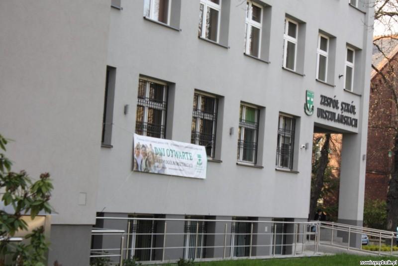 Normalnie pracuje Zespół Szkół Urszulańskich w Rybniku, największa w regionie niepubliczna placówka funkcjonująca na prawach szkoły publicznej / Adrian Karpeta