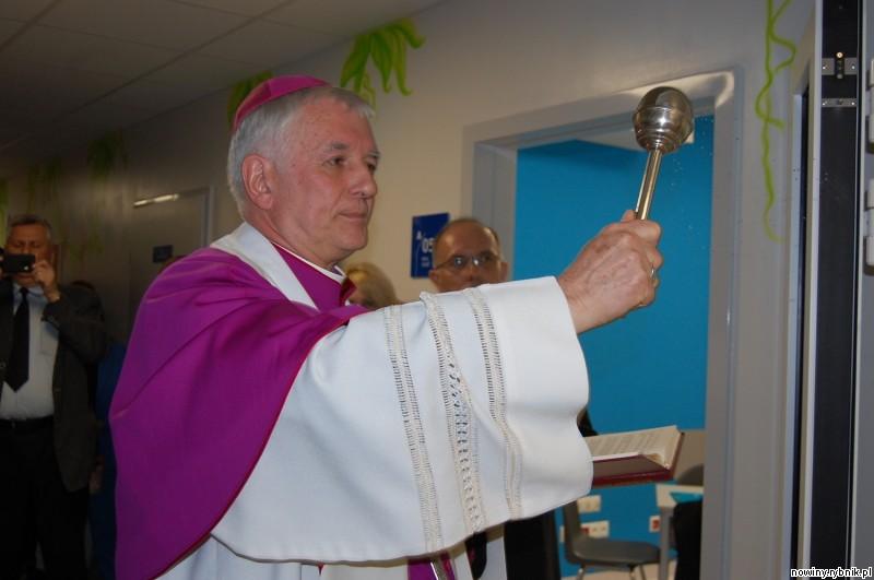 Nowo zbudowany oddział pediatryczny pobłogosławił katowicki biskup pomocniczy Marek Szkudło / Ireneusz Stajer