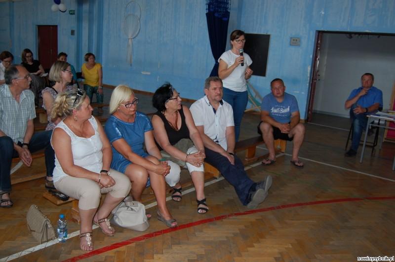 Mieszkańcy, w tym radni z dzielnicy Kleszczówka mieli wiele pytań dotyczących stawek za śmieci / Ireneusz Stajer