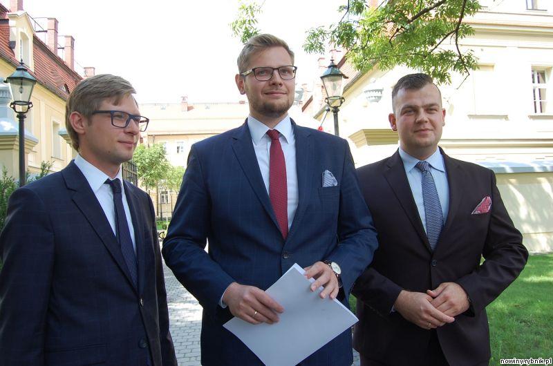 Minister Michał Woś przyjechał do Rybnika z nowiną, że w mieście powstanie samodzielny sąd okręgowy      / Ireneusz Stajer