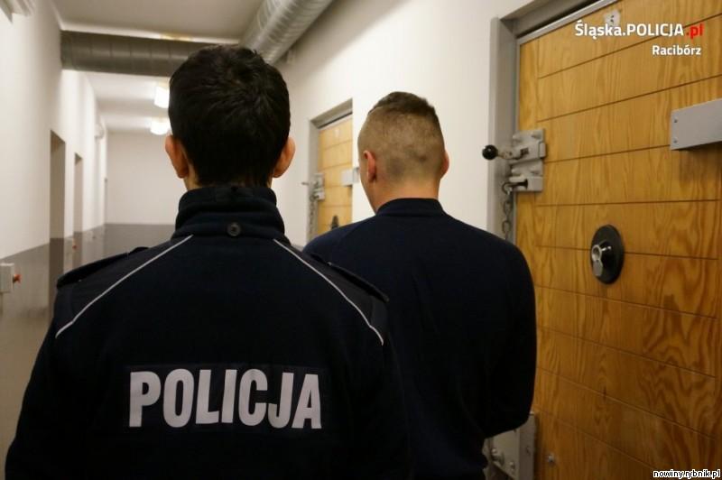 24-letniemu nożownikowi grozi 25 lat wiezienia albo dożywocie / Policja Racibórz