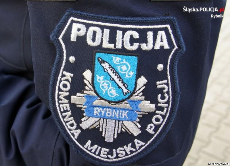 Rybniczanka powiadomiła policjantów, że w jednym z mieszkań słychać kobietę, która wzywa pomocy / Policja Rybnik